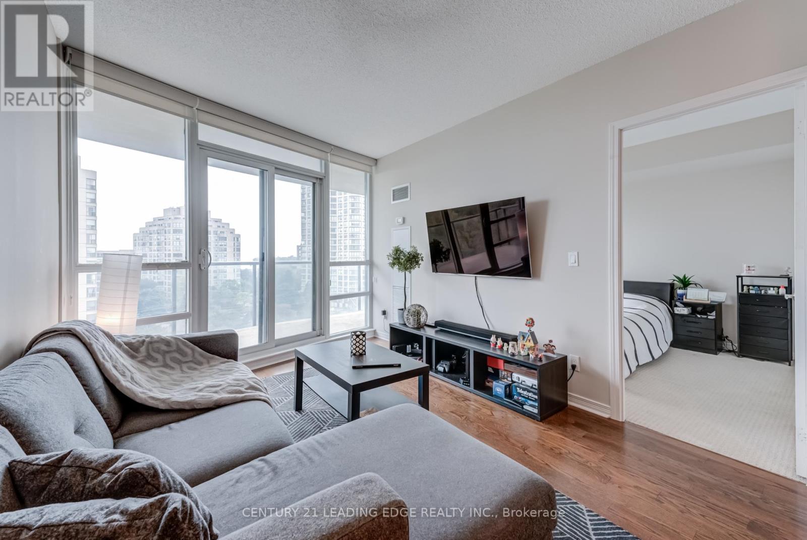 601 - 2240 Lake Shore Boulevard W, Toronto (Mimico), Ontario  M8V 1A5 - Photo 6 - W12368618