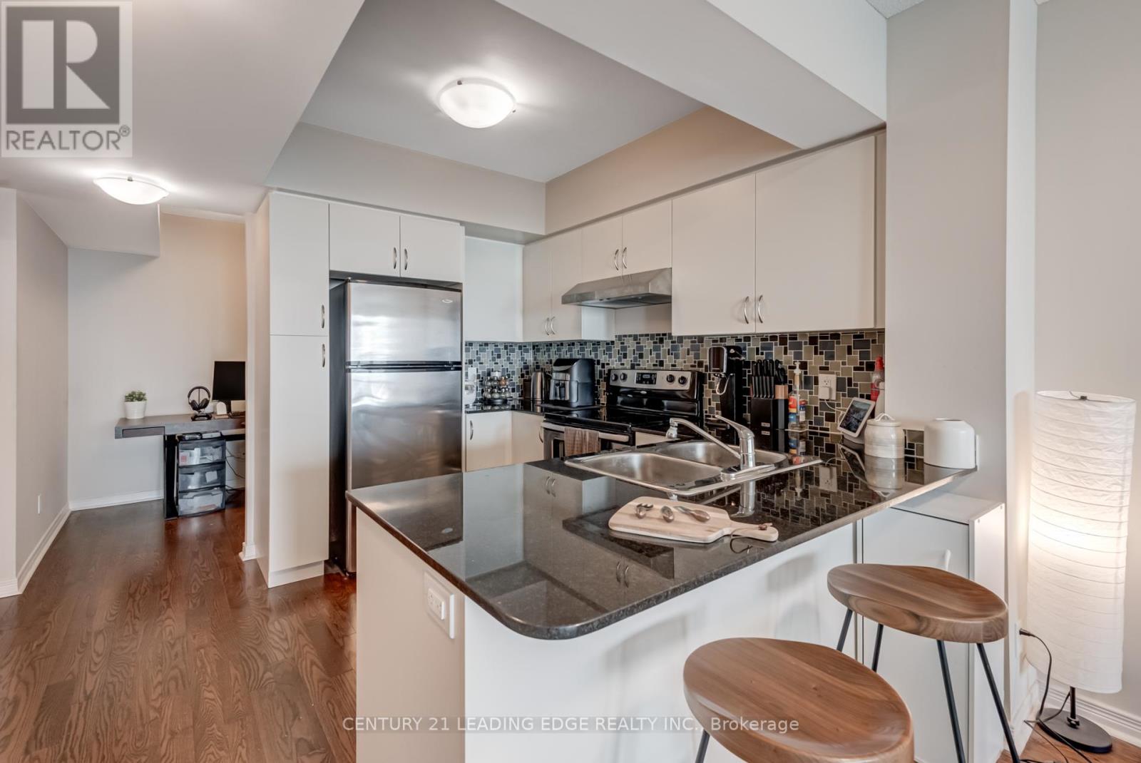 601 - 2240 Lake Shore Boulevard W, Toronto (Mimico), Ontario  M8V 1A5 - Photo 9 - W12368618