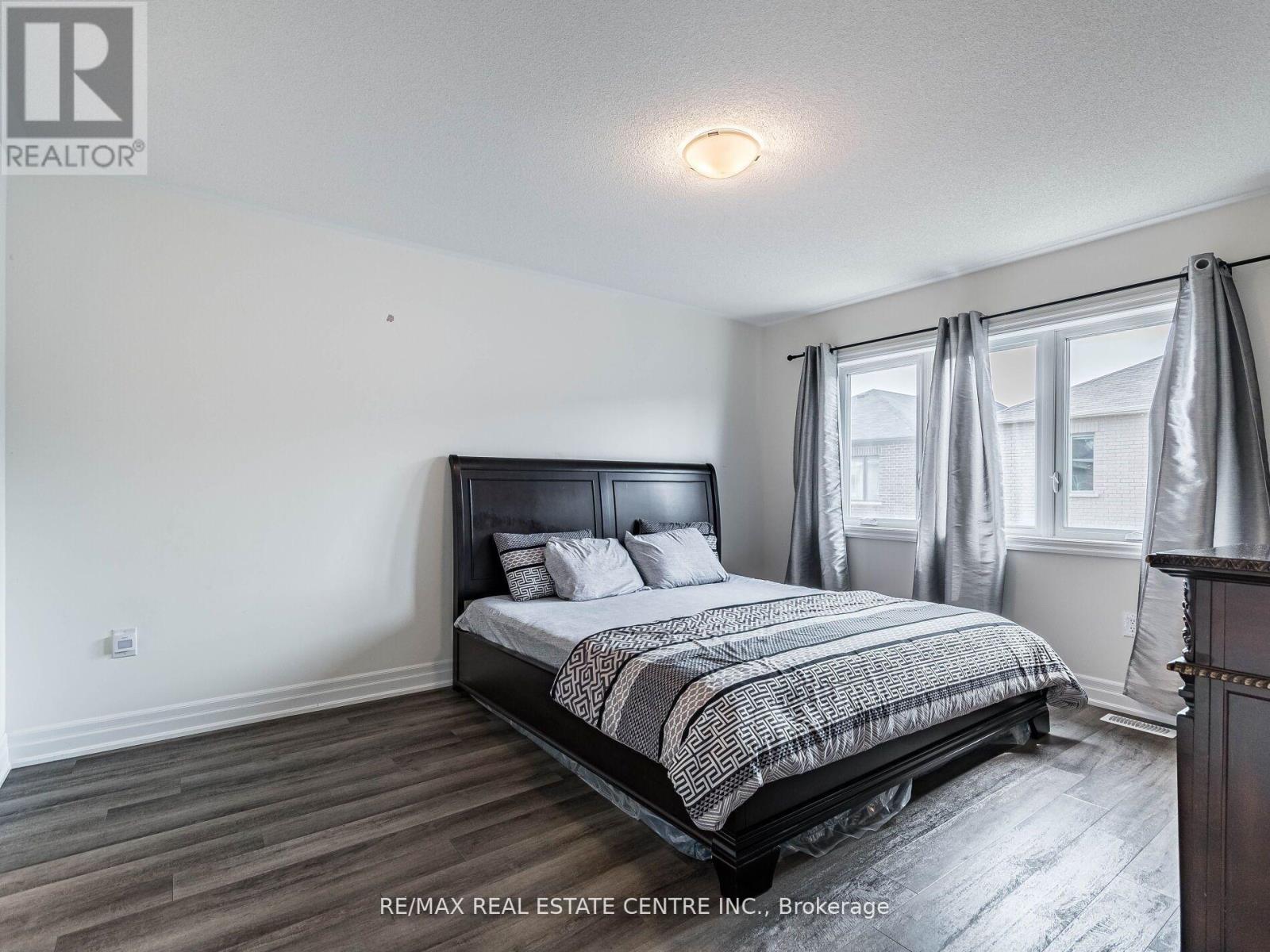 86 - 975 Whitlock Avenue, Milton, Ontario  L9E 1S9 - Photo 17 - W12368636