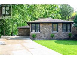 16 FREELAND Court, Hamilton, Ontario
