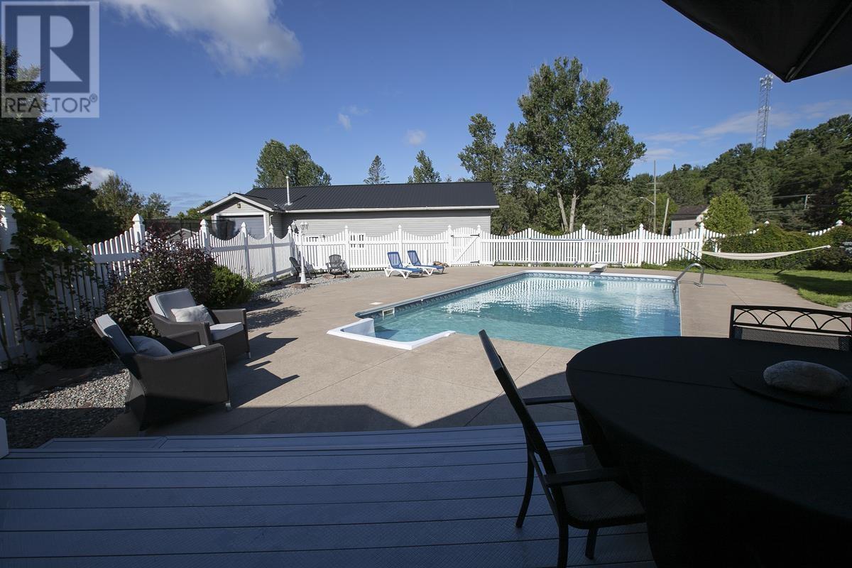 1033 Black Rd, Sault Ste. Marie, Ontario  P6A 6J8 - Photo 11 - SM252417