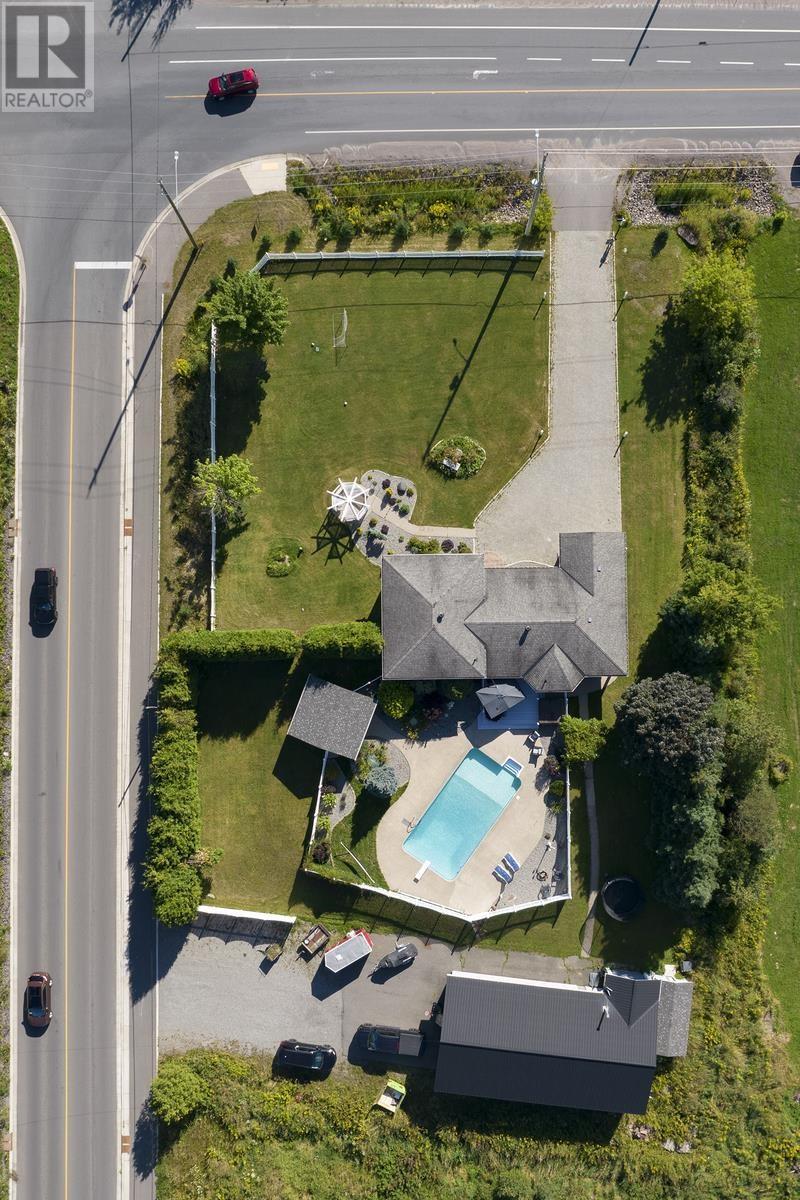 1033 Black Rd, Sault Ste. Marie, Ontario  P6A 6J8 - Photo 3 - SM252417