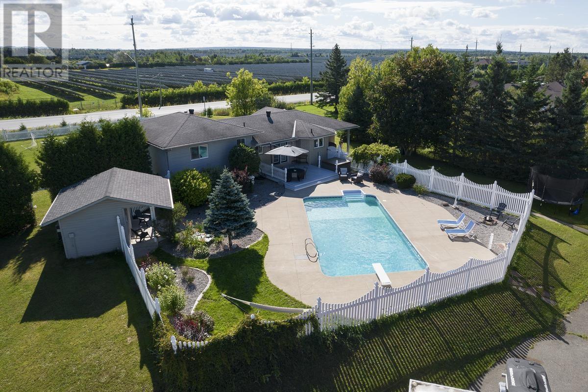 1033 Black Rd, Sault Ste. Marie, Ontario  P6A 6J8 - Photo 4 - SM252417