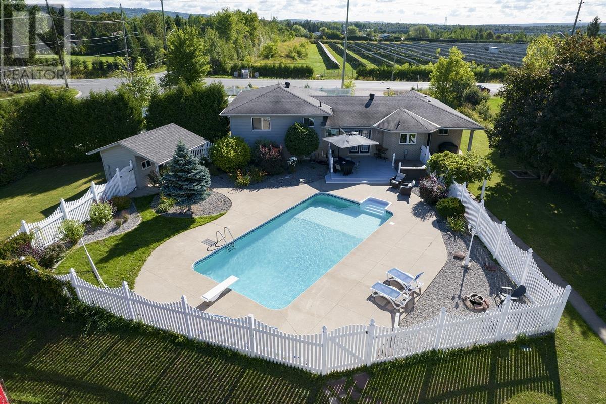 1033 Black Rd, Sault Ste. Marie, Ontario  P6A 6J8 - Photo 5 - SM252417