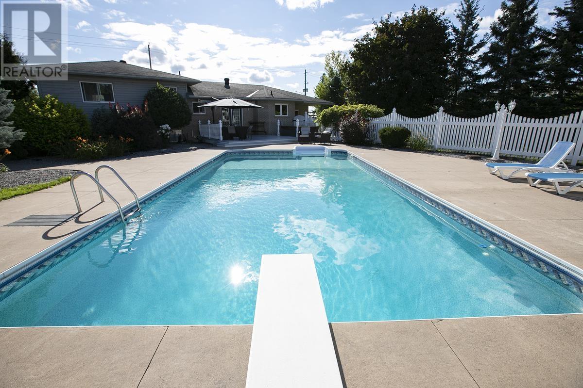 1033 Black Rd, Sault Ste. Marie, Ontario  P6A 6J8 - Photo 9 - SM252417
