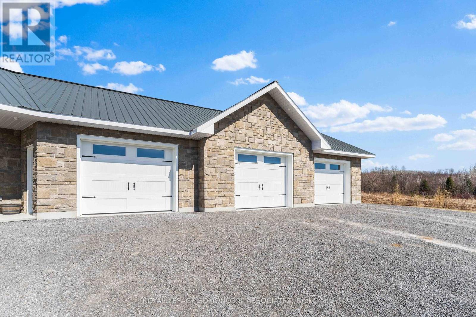 346 Foresters Falls Road, Whitewater Region, Ontario  K0J 1K0 - Photo 11 - X12368695