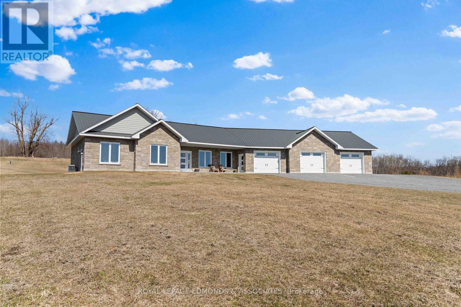 346 Foresters Falls Road, Whitewater Region, Ontario  K0J 1K0 - Photo 5 - X12368695