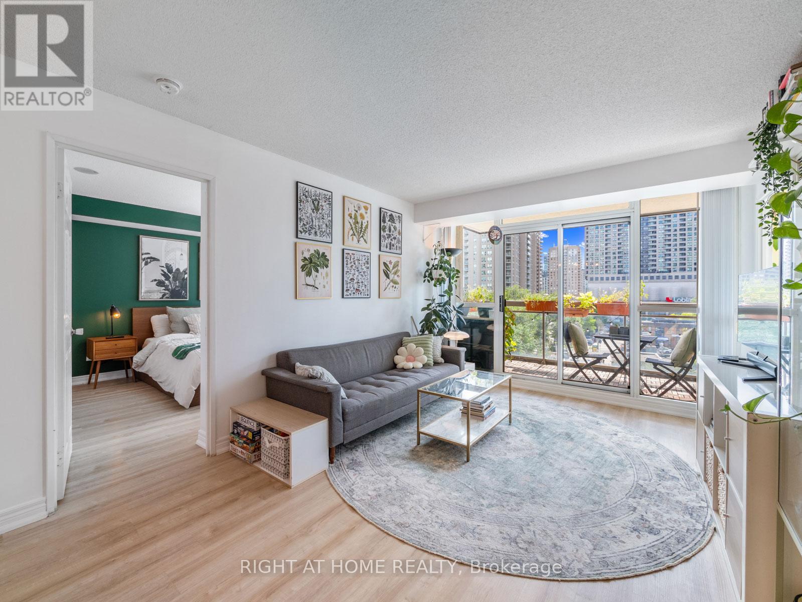 608 - 18 PARKVIEW AVENUE, Toronto, Ontario