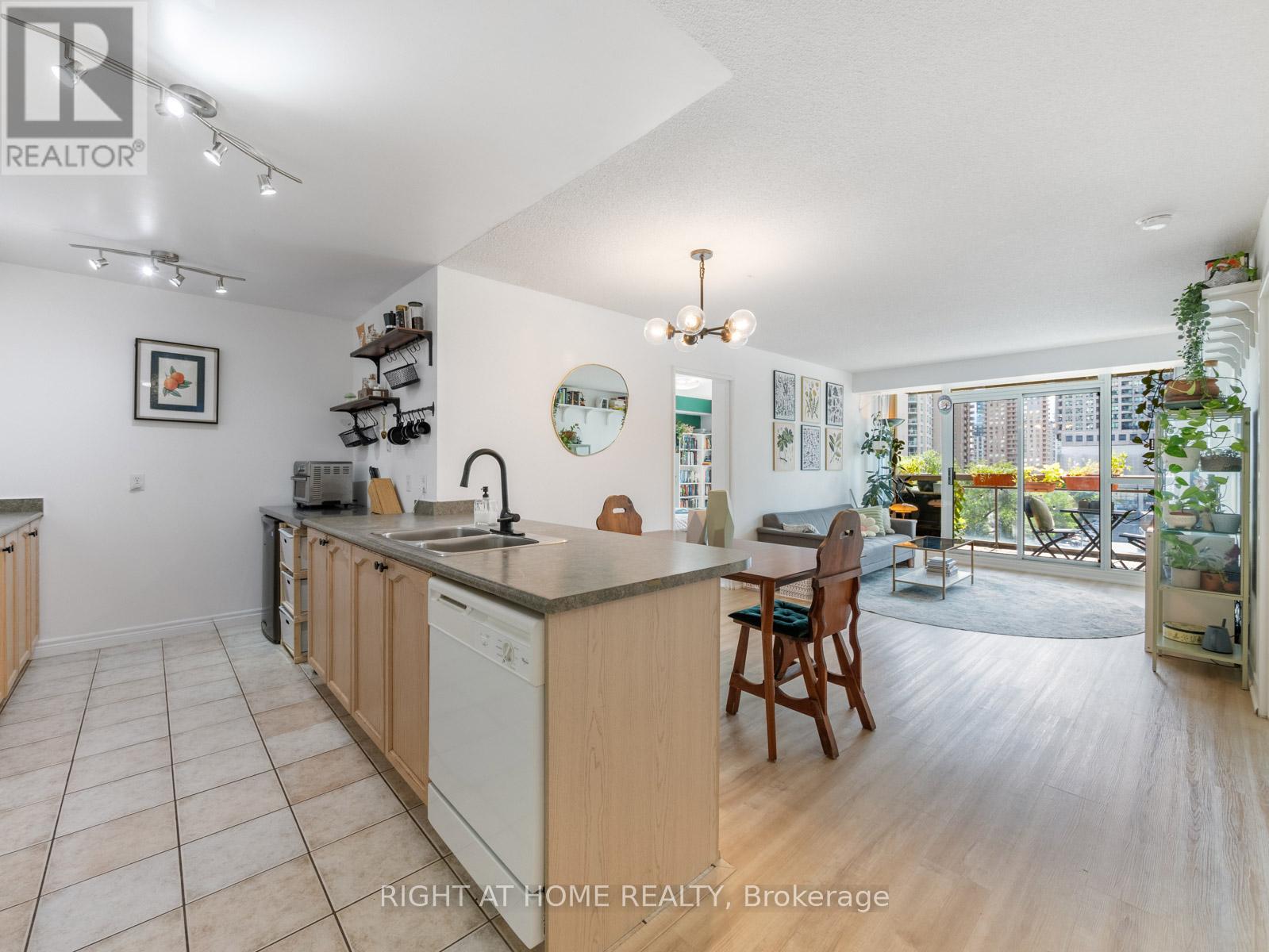 608 - 18 Parkview Avenue, Toronto, Ontario  M2N 7H7 - Photo 3 - C12368641