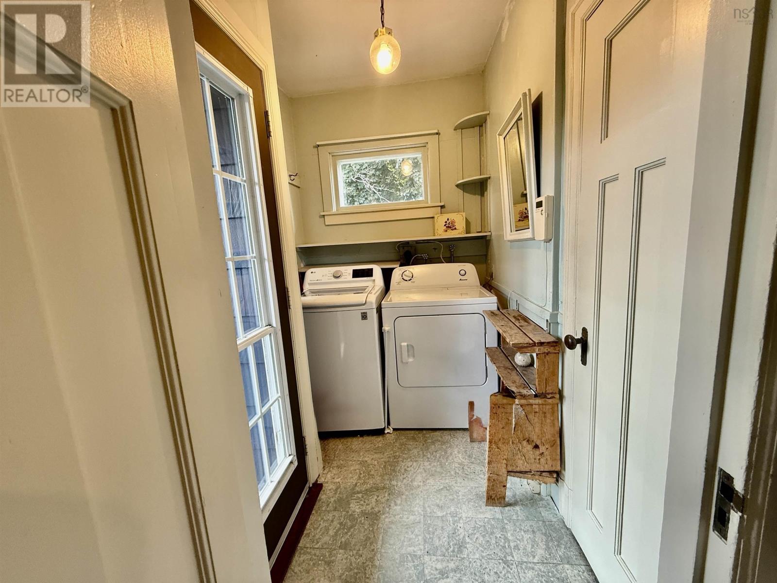 70 Victoria Road, Lunenburg, Nova Scotia  B0J 2C0 - Photo 28 - 202518020