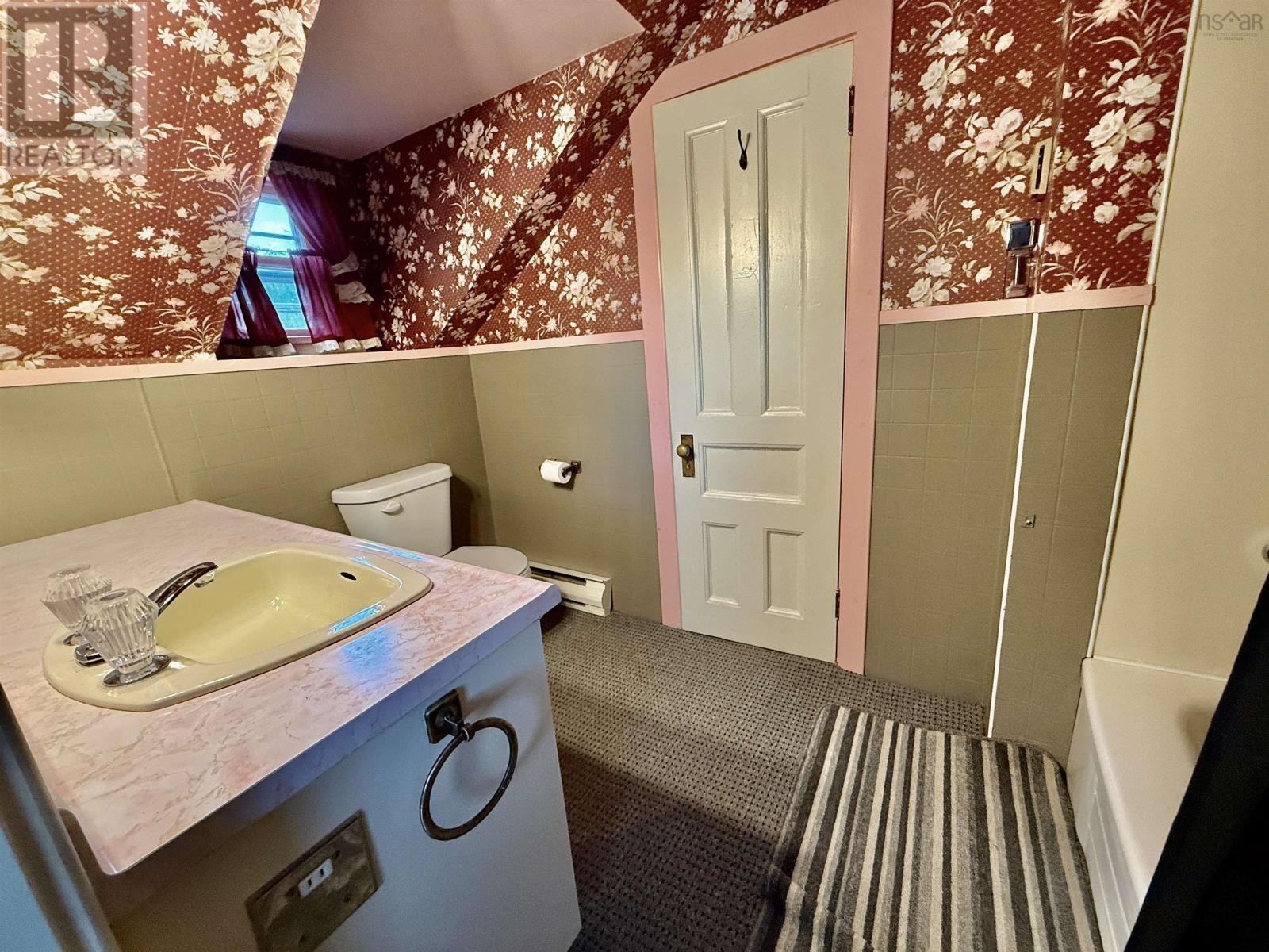 70 Victoria Road, Lunenburg, Nova Scotia  B0J 2C0 - Photo 35 - 202518020