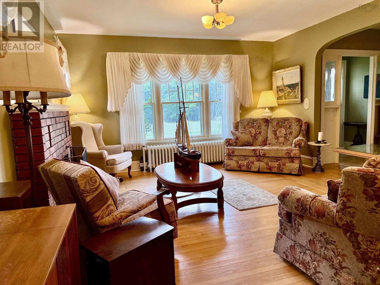 70 Victoria Road, Lunenburg, Nova Scotia  B0J 2C0 - Photo 11 - 202518020