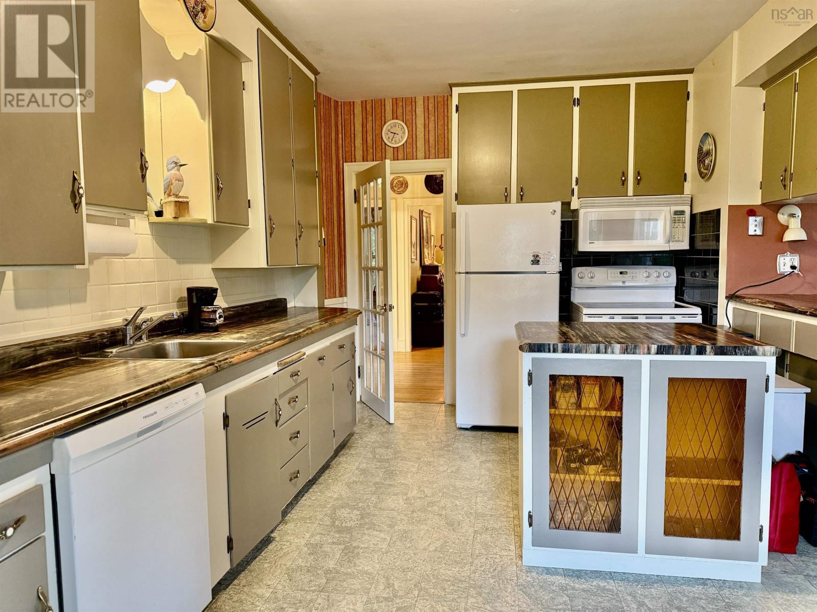 70 Victoria Road, Lunenburg, Nova Scotia  B0J 2C0 - Photo 18 - 202518020