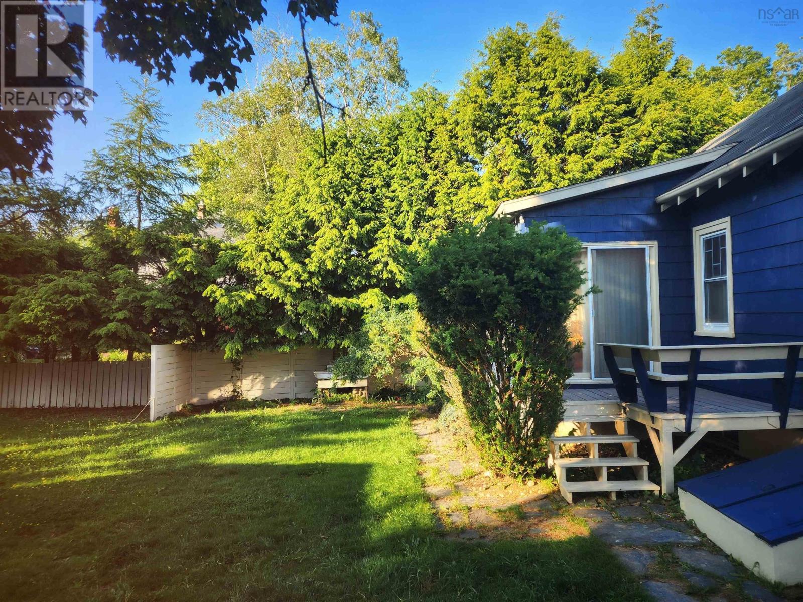 70 Victoria Road, Lunenburg, Nova Scotia  B0J 2C0 - Photo 5 - 202518020