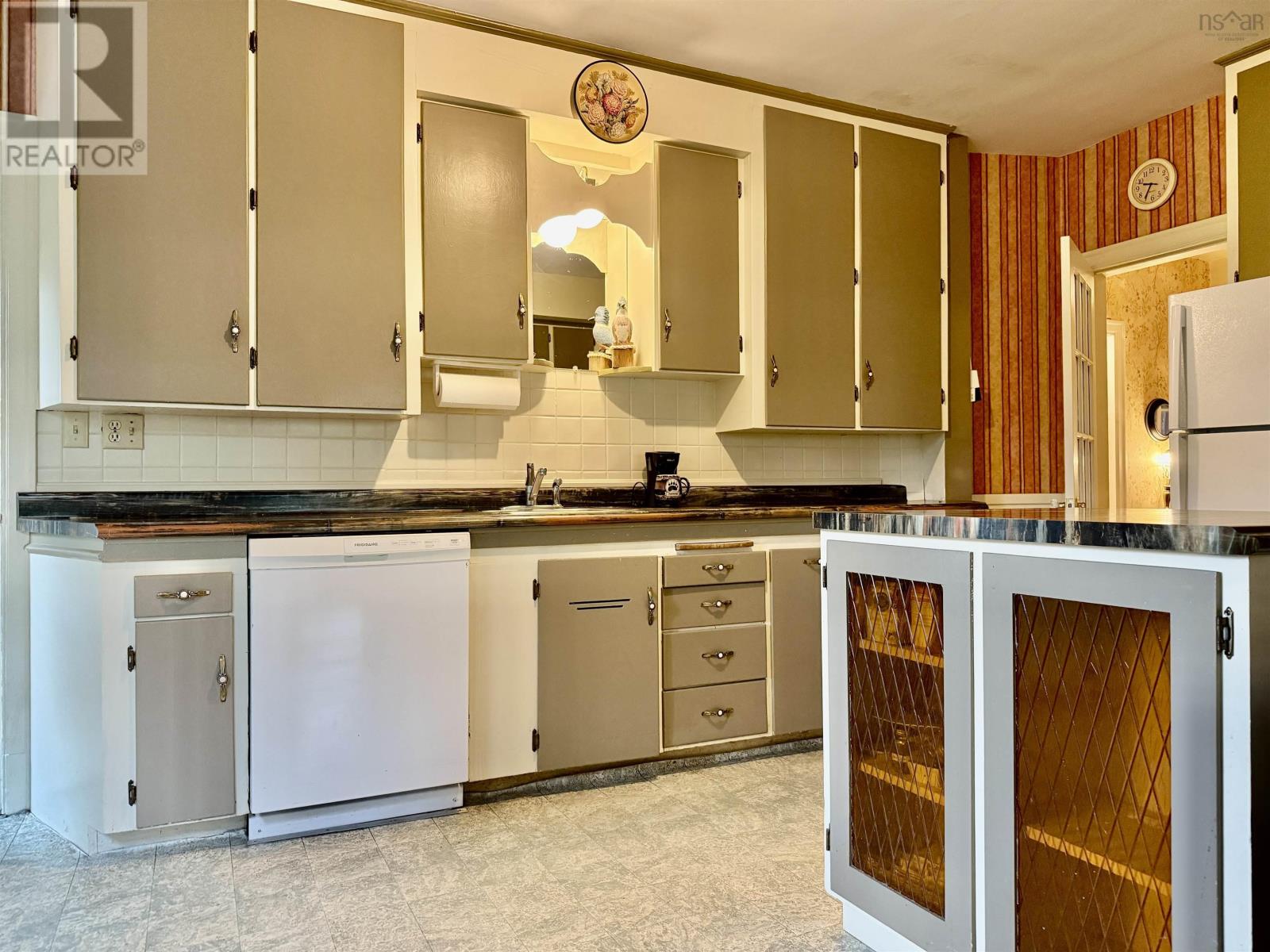 70 Victoria Road, Lunenburg, Nova Scotia  B0J 2C0 - Photo 19 - 202518020