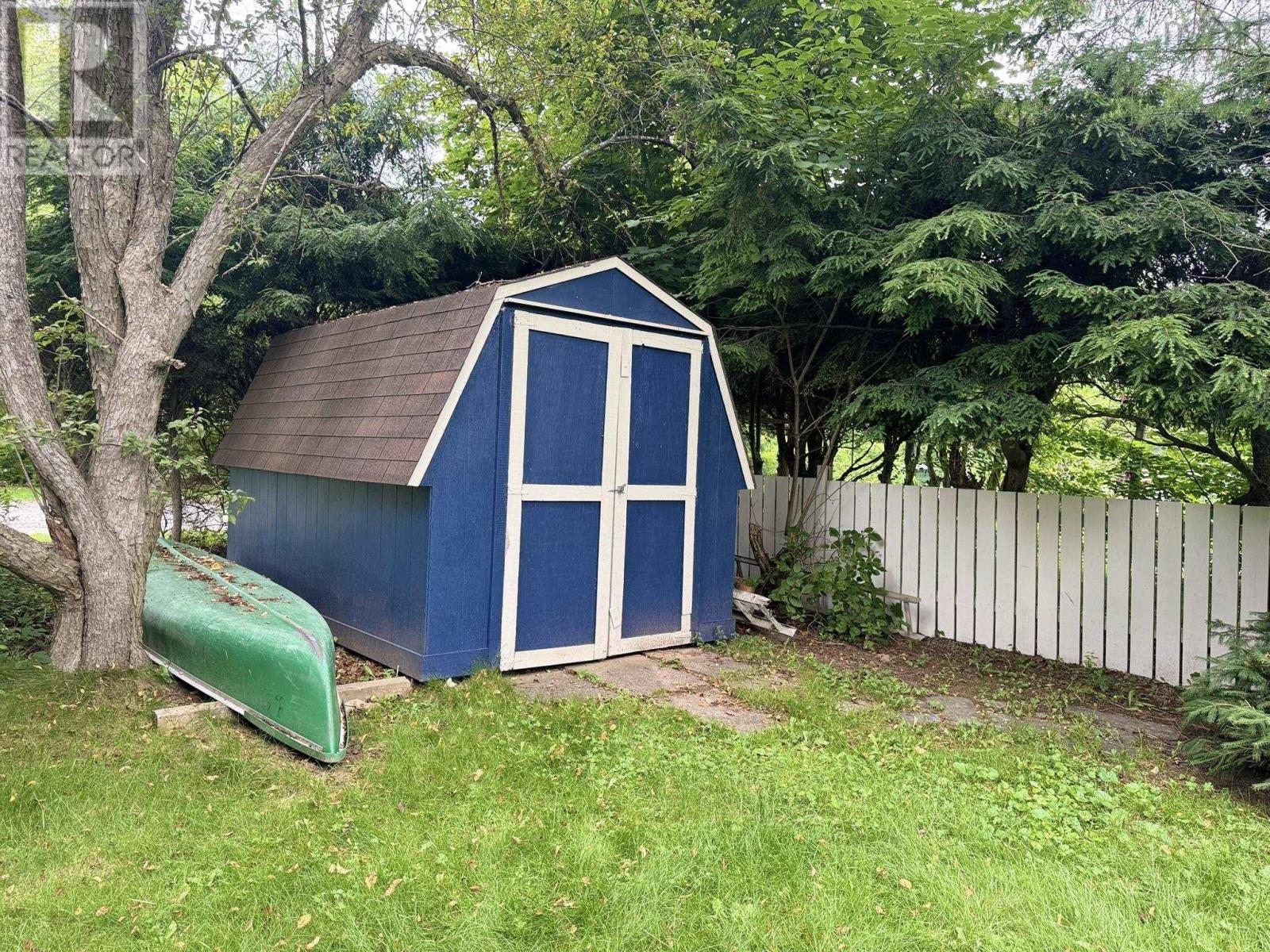 70 Victoria Road, Lunenburg, Nova Scotia  B0J 2C0 - Photo 8 - 202518020