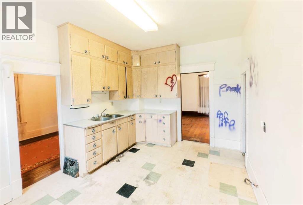 4406 47 Avenue, Stettler, Alberta  T4K 0B7 - Photo 40 - A2247746