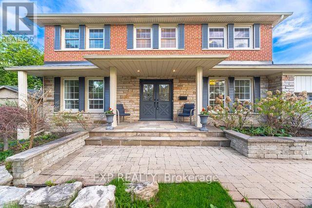42 Hillside Drive, Brampton, Ontario  L6S 1A3 - Photo 4 - W12359949
