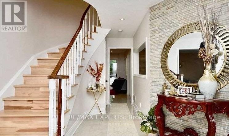 63 Barwick Drive, Barrie, Ontario  L4N 6Z5 - Photo 5 - S12368673
