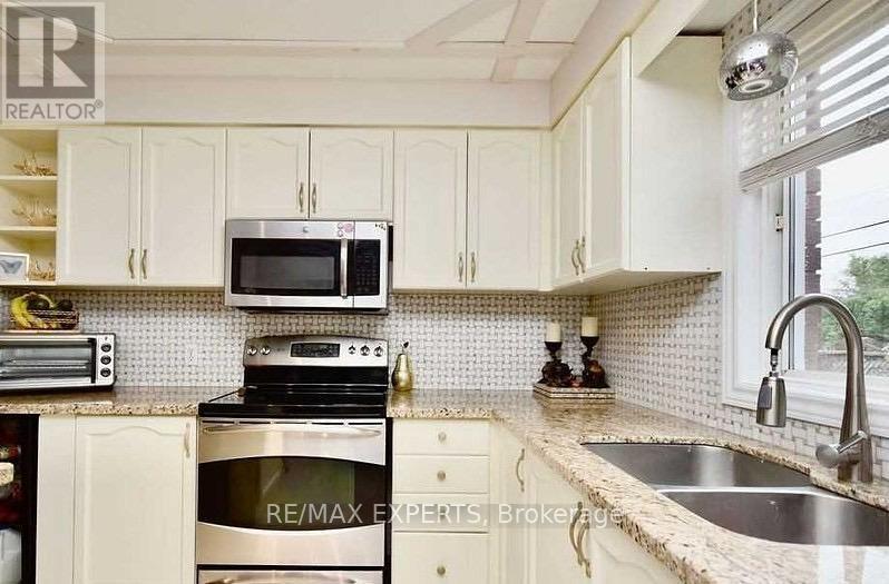 63 Barwick Drive, Barrie, Ontario  L4N 6Z5 - Photo 7 - S12368673