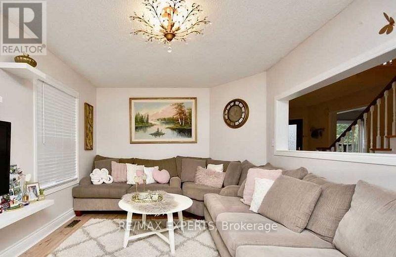63 Barwick Drive, Barrie, Ontario  L4N 6Z5 - Photo 9 - S12368673