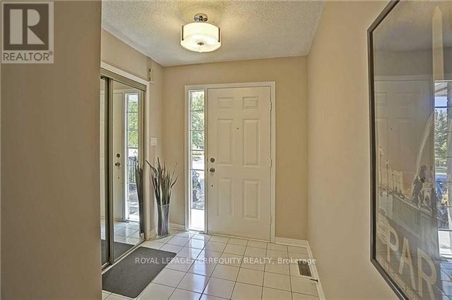 434 Marlatt Drive, Oakville, Ontario  L6H 5X5 - Photo 3 - W12368693