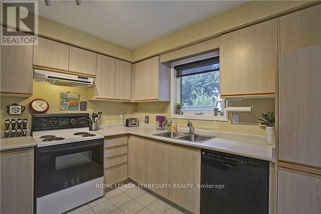 434 Marlatt Drive, Oakville, Ontario  L6H 5X5 - Photo 4 - W12368693