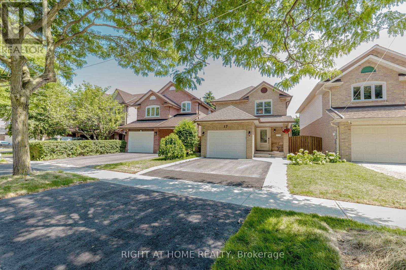 17 Garden Avenue, Brampton, Ontario  L6X 1M4 - Photo 1 - W12368707