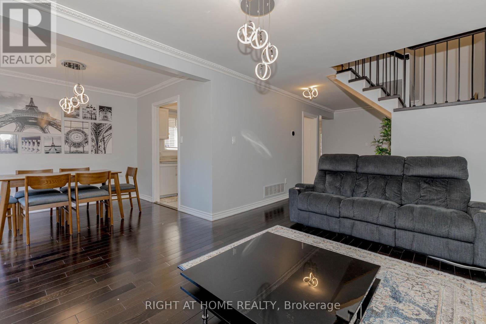 17 Garden Avenue, Brampton, Ontario  L6X 1M4 - Photo 13 - W12368707