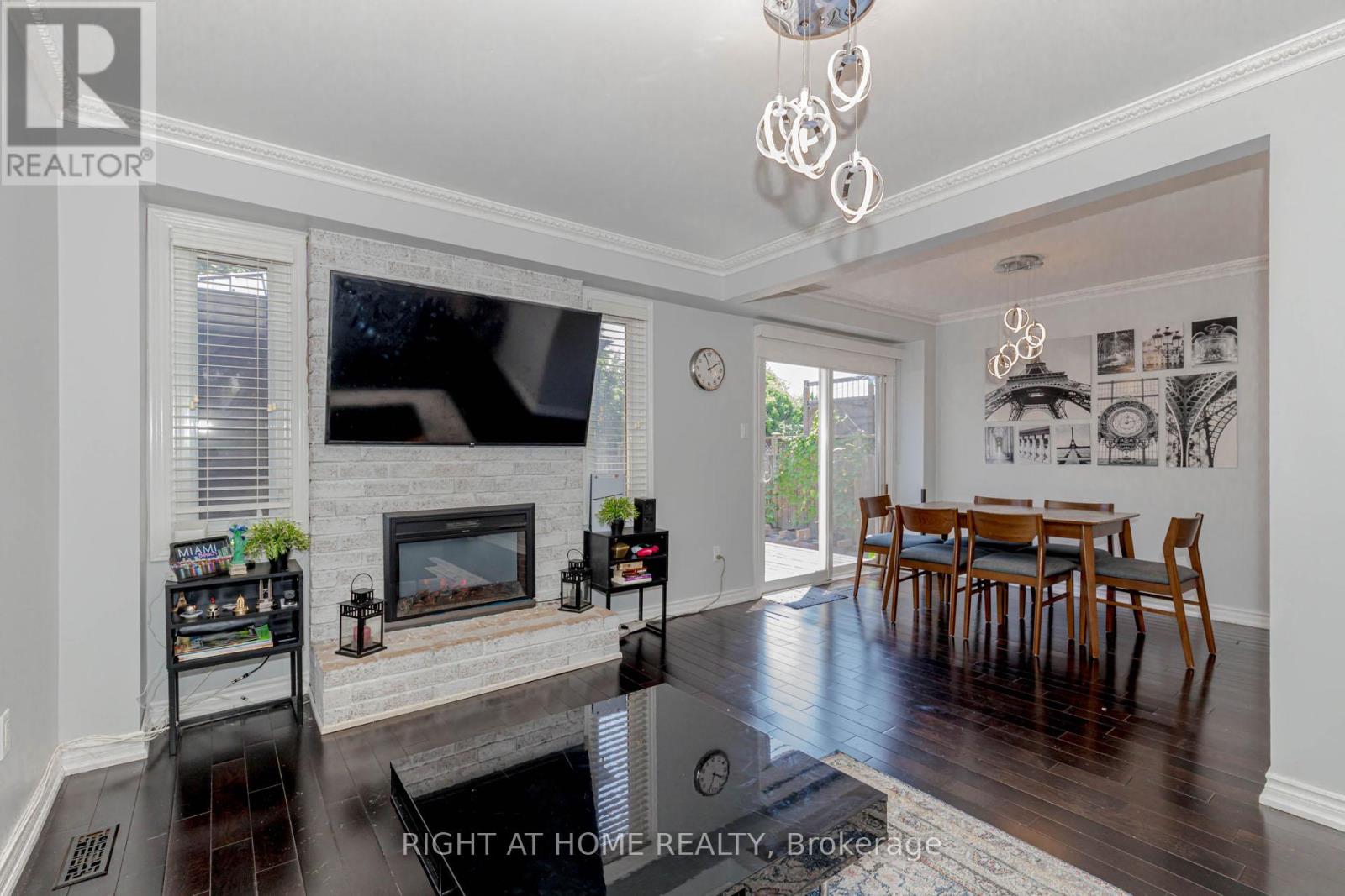 17 Garden Avenue, Brampton, Ontario  L6X 1M4 - Photo 14 - W12368707