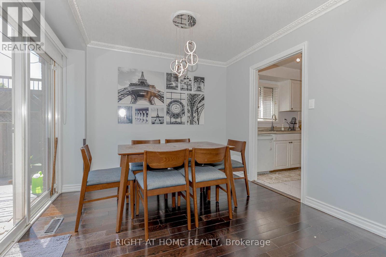 17 Garden Avenue, Brampton, Ontario  L6X 1M4 - Photo 16 - W12368707