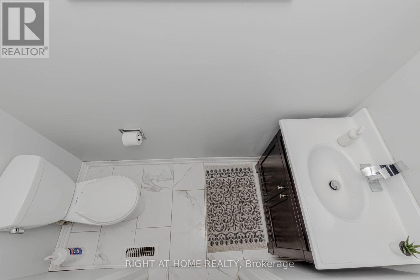 17 Garden Avenue, Brampton, Ontario  L6X 1M4 - Photo 23 - W12368707
