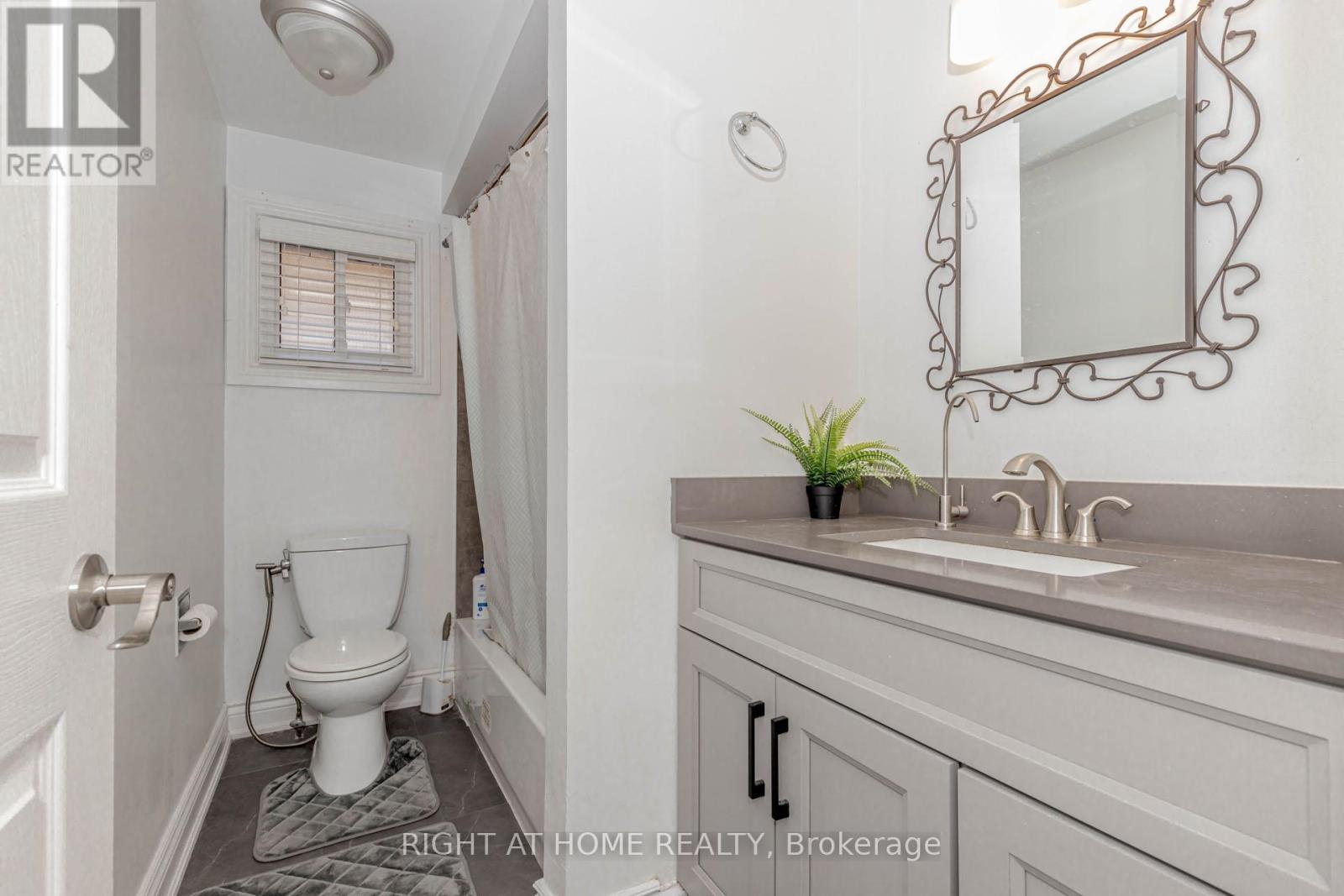 17 Garden Avenue, Brampton, Ontario  L6X 1M4 - Photo 31 - W12368707