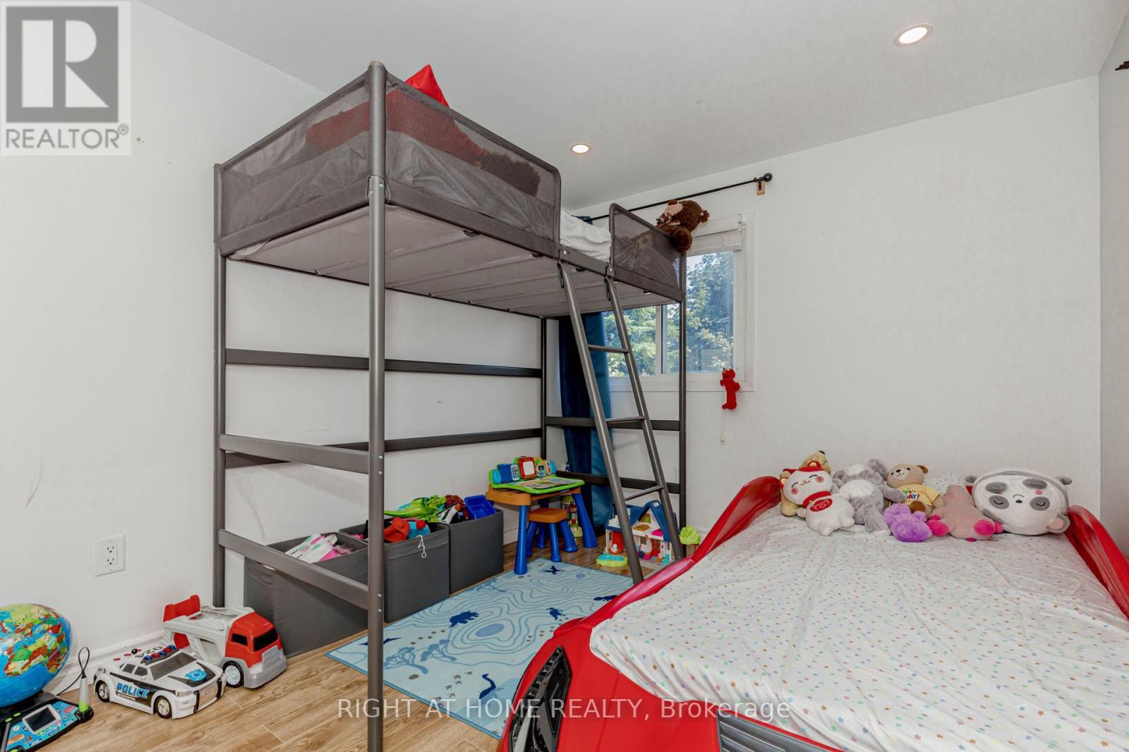 17 Garden Avenue, Brampton, Ontario  L6X 1M4 - Photo 32 - W12368707