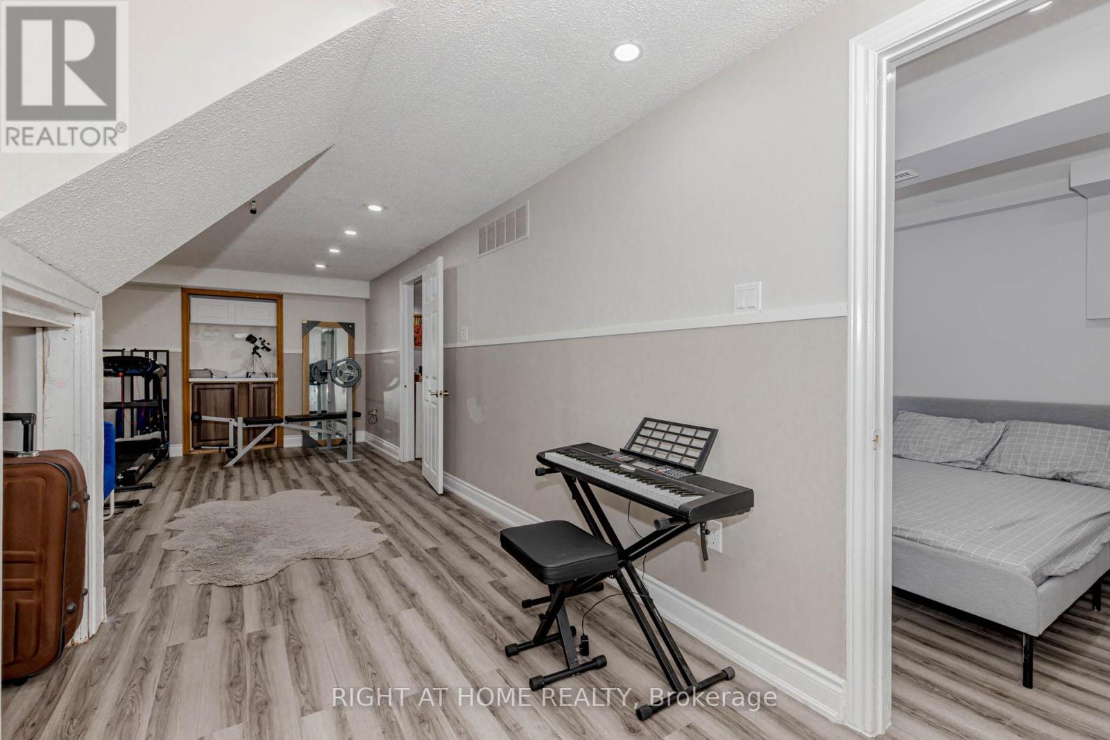 17 Garden Avenue, Brampton, Ontario  L6X 1M4 - Photo 34 - W12368707