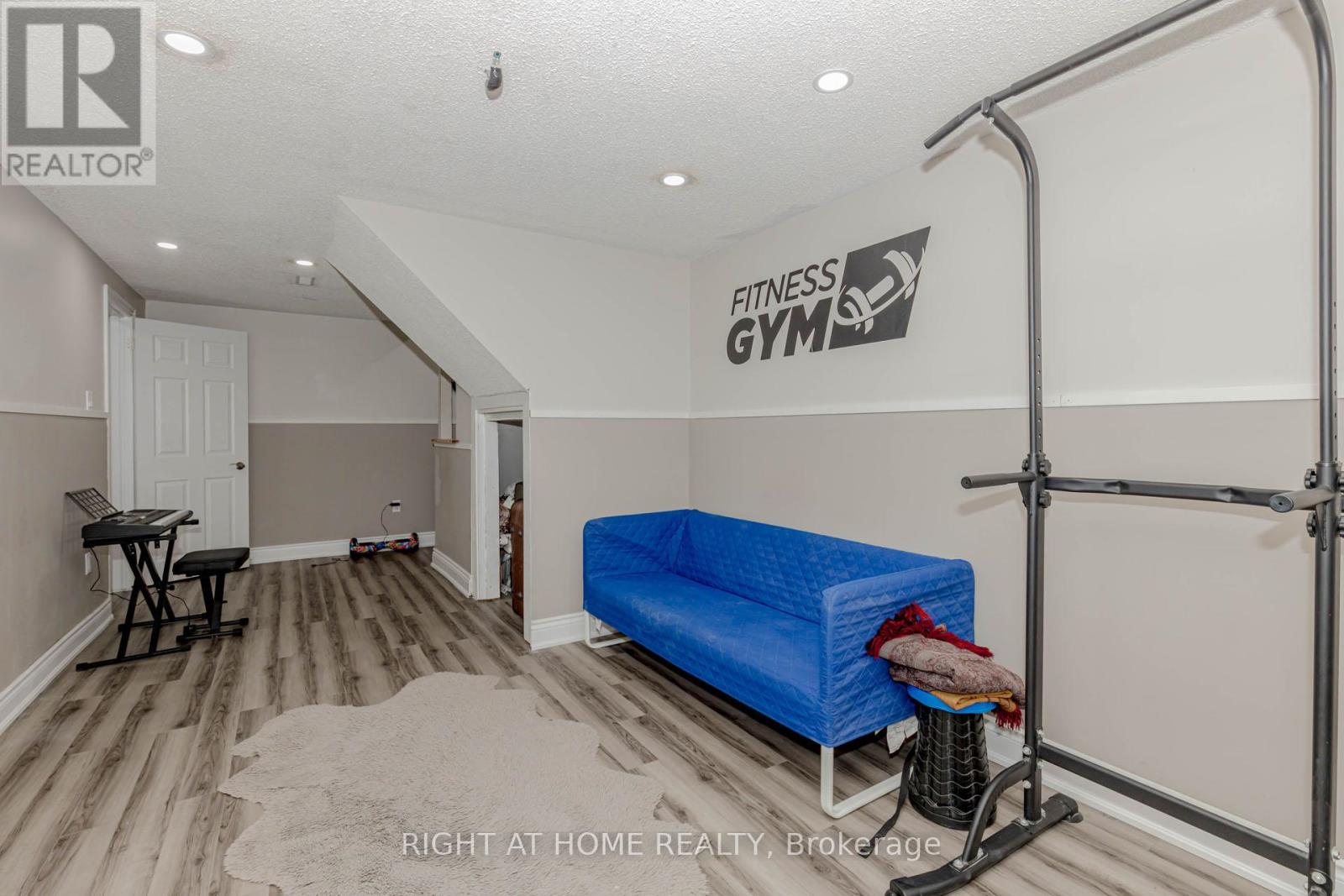 17 Garden Avenue, Brampton, Ontario  L6X 1M4 - Photo 36 - W12368707