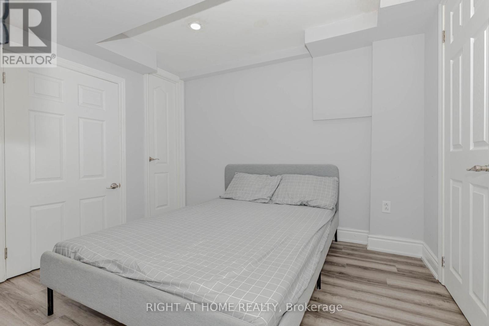 17 Garden Avenue, Brampton, Ontario  L6X 1M4 - Photo 37 - W12368707