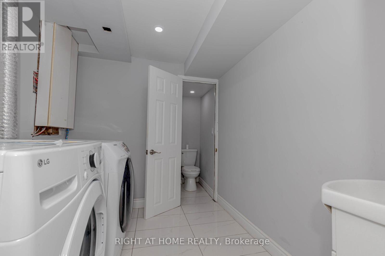 17 Garden Avenue, Brampton, Ontario  L6X 1M4 - Photo 38 - W12368707