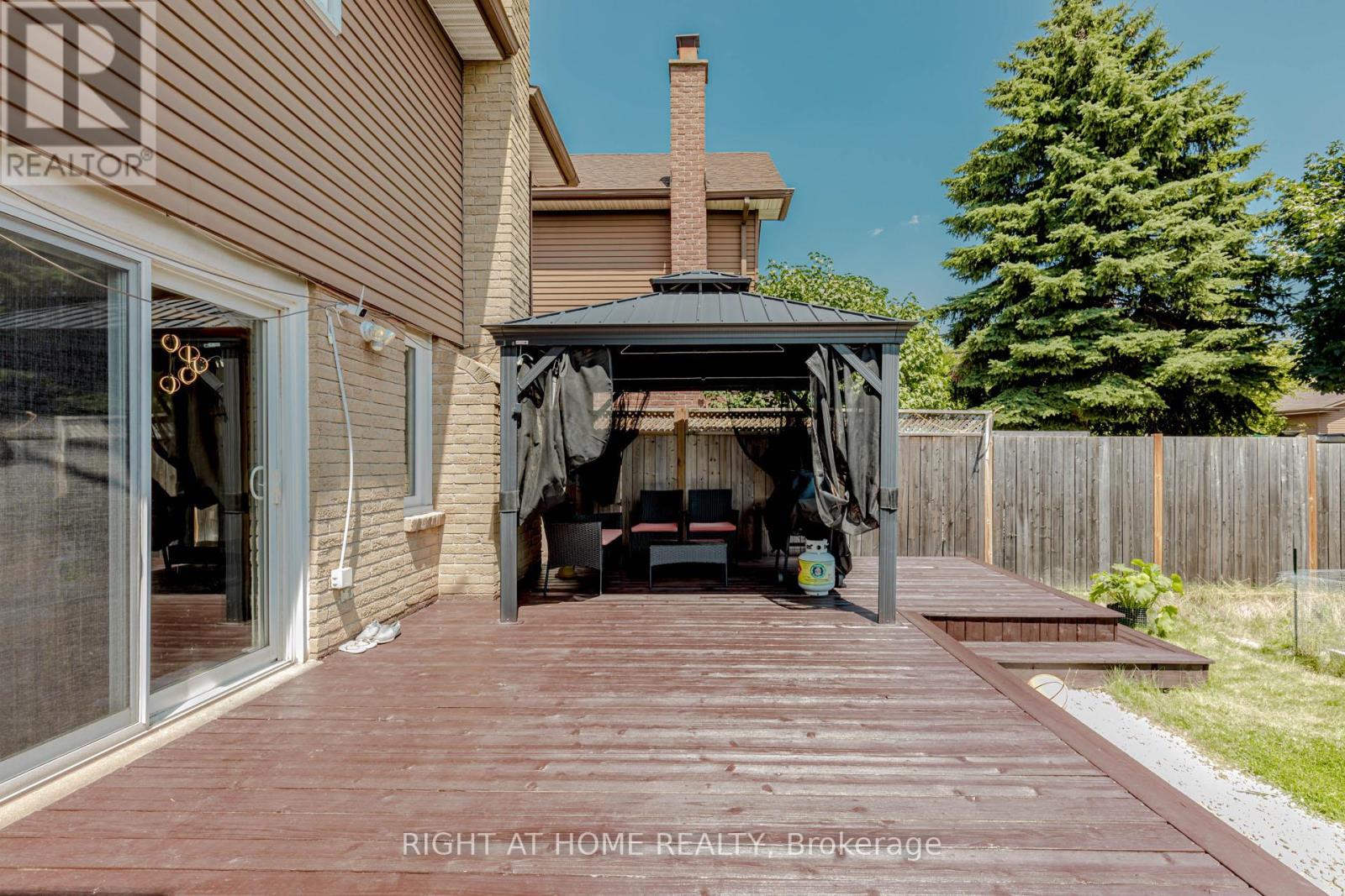 17 Garden Avenue, Brampton, Ontario  L6X 1M4 - Photo 46 - W12368707