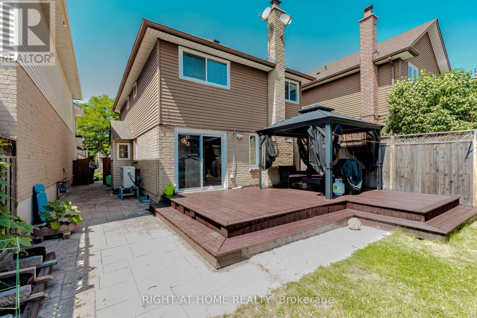 17 Garden Avenue, Brampton, Ontario  L6X 1M4 - Photo 47 - W12368707