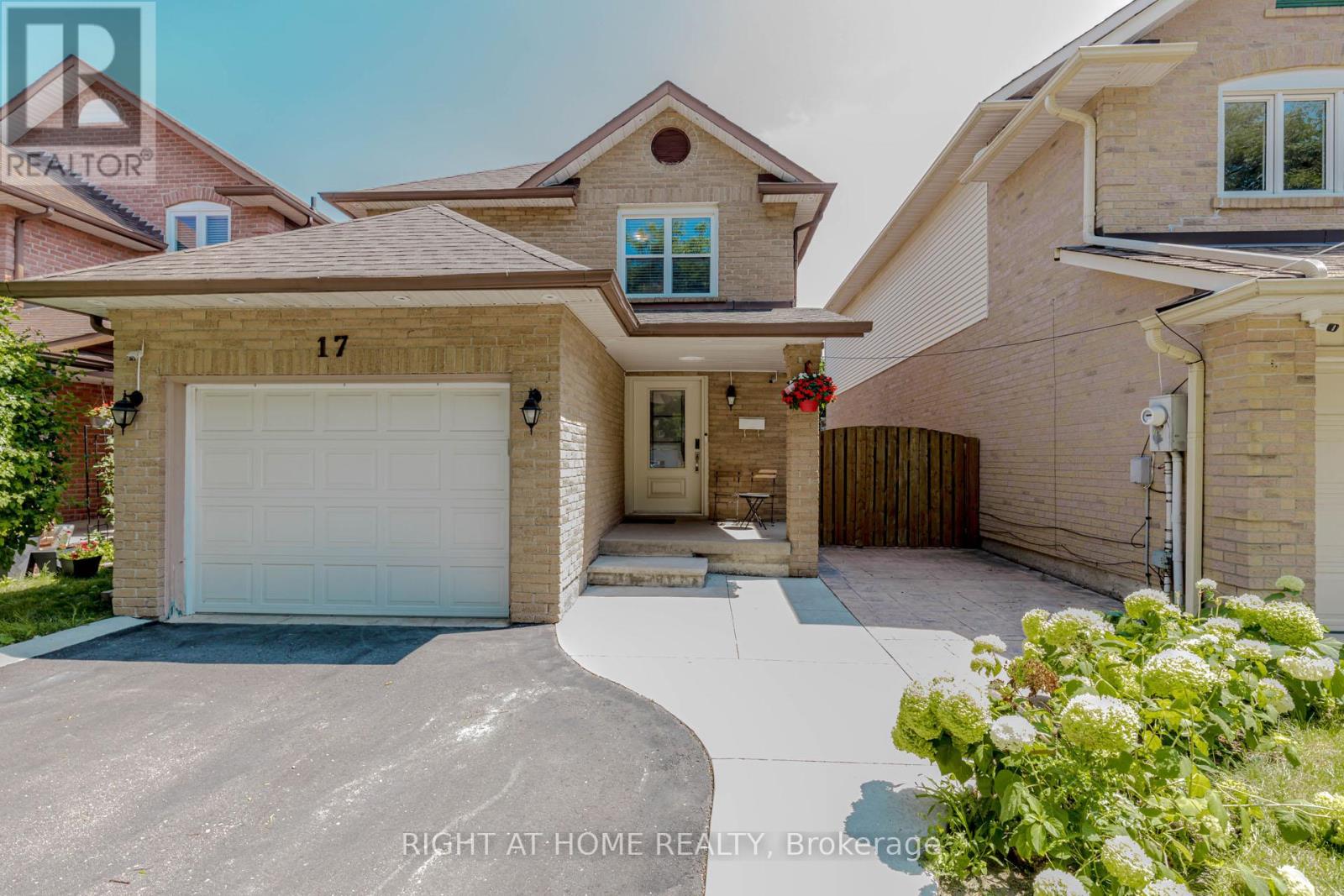 17 Garden Avenue, Brampton, Ontario  L6X 1M4 - Photo 5 - W12368707