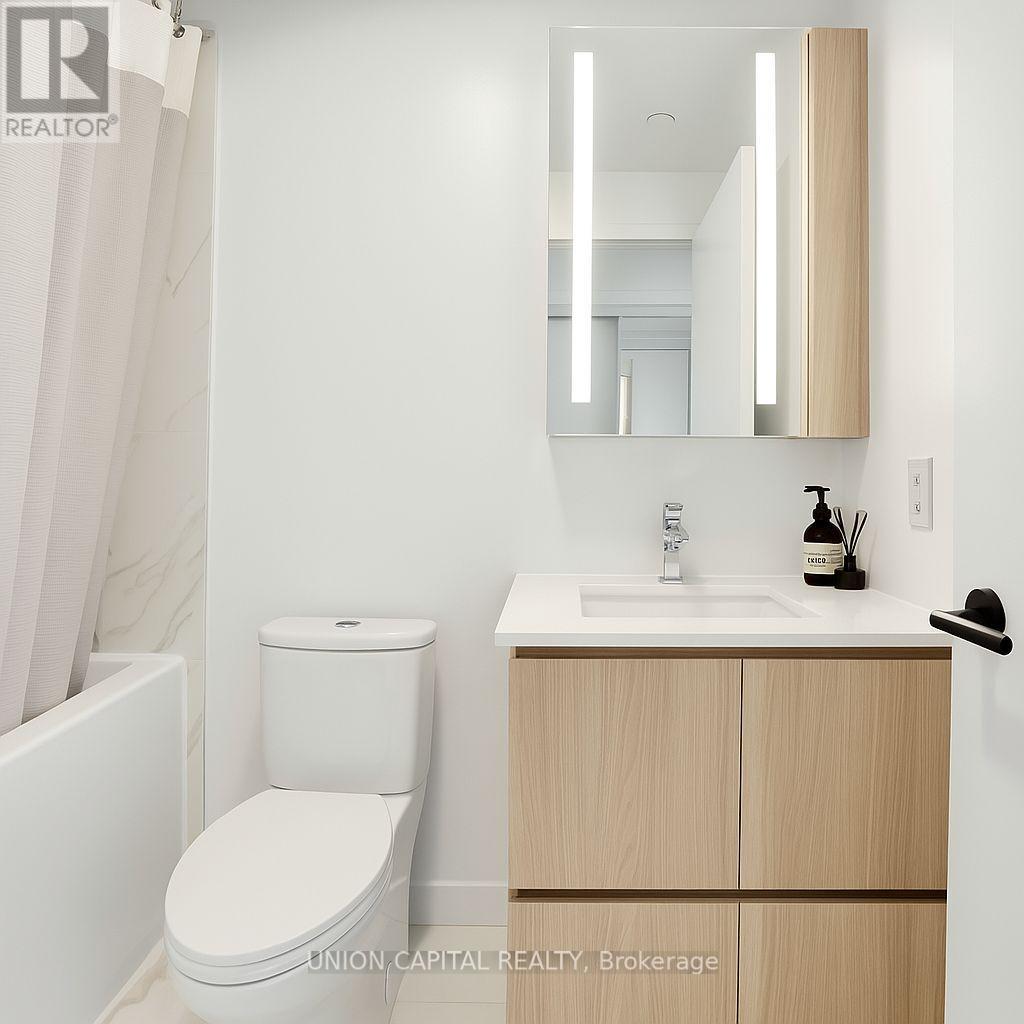 530 - 215 Lakeshore Road W, Mississauga, Ontario  L5H 0A9 - Photo 19 - W12368717