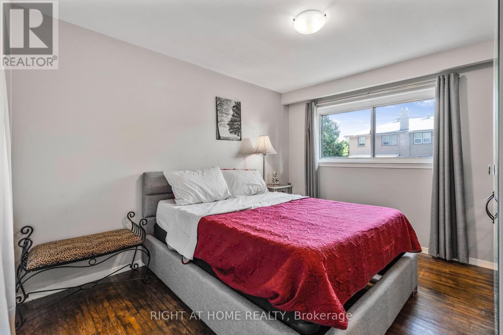 607 Turner Drive, Burlington, Ontario  L7L 2W8 - Photo 10 - W12368734