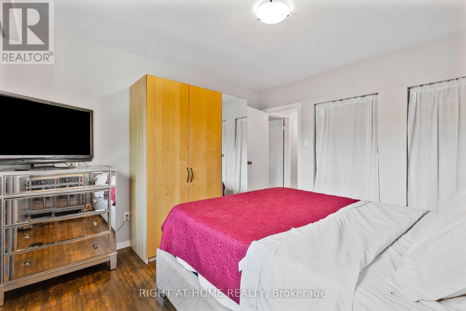607 Turner Drive, Burlington, Ontario  L7L 2W8 - Photo 11 - W12368734