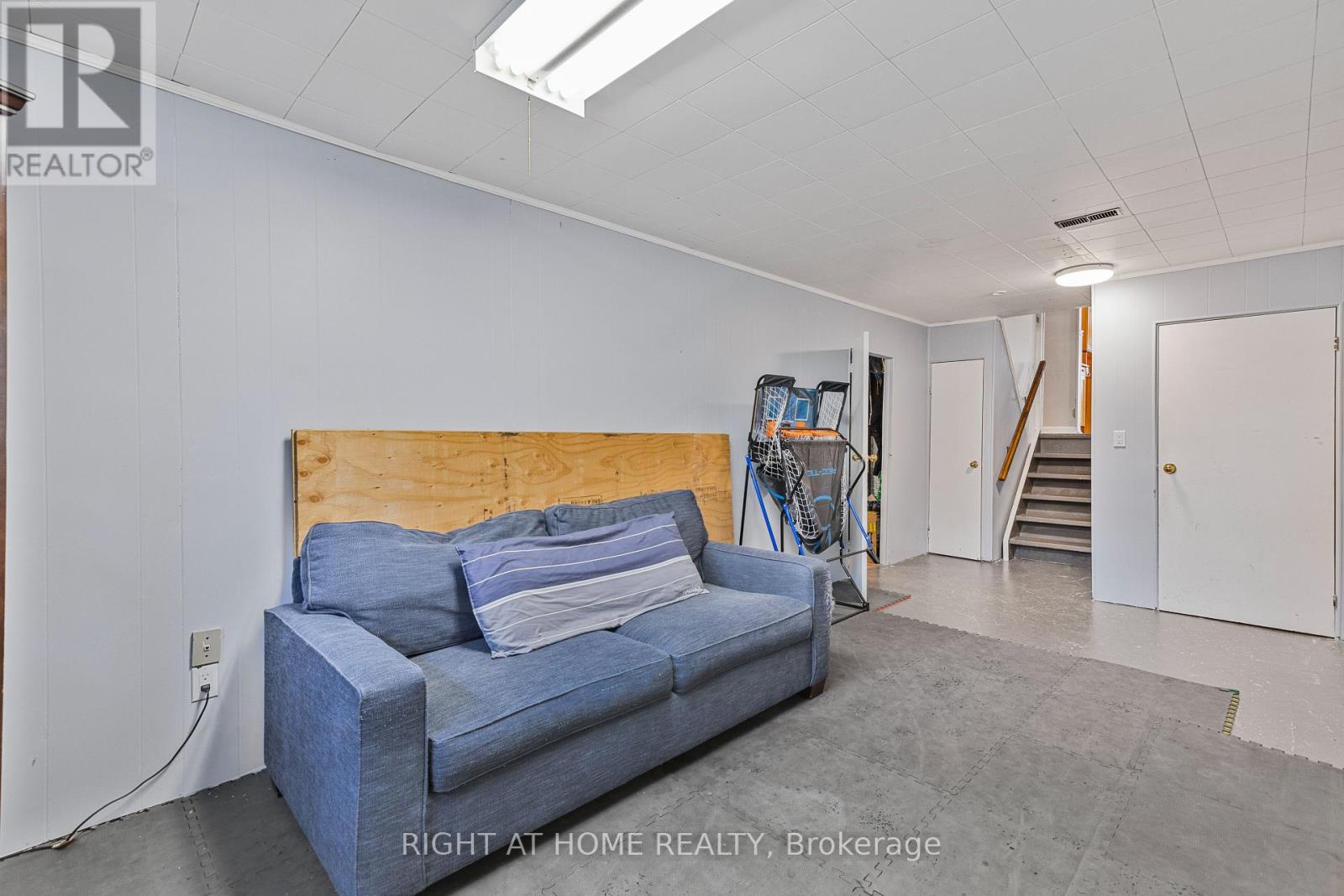 607 Turner Drive, Burlington, Ontario  L7L 2W8 - Photo 22 - W12368734