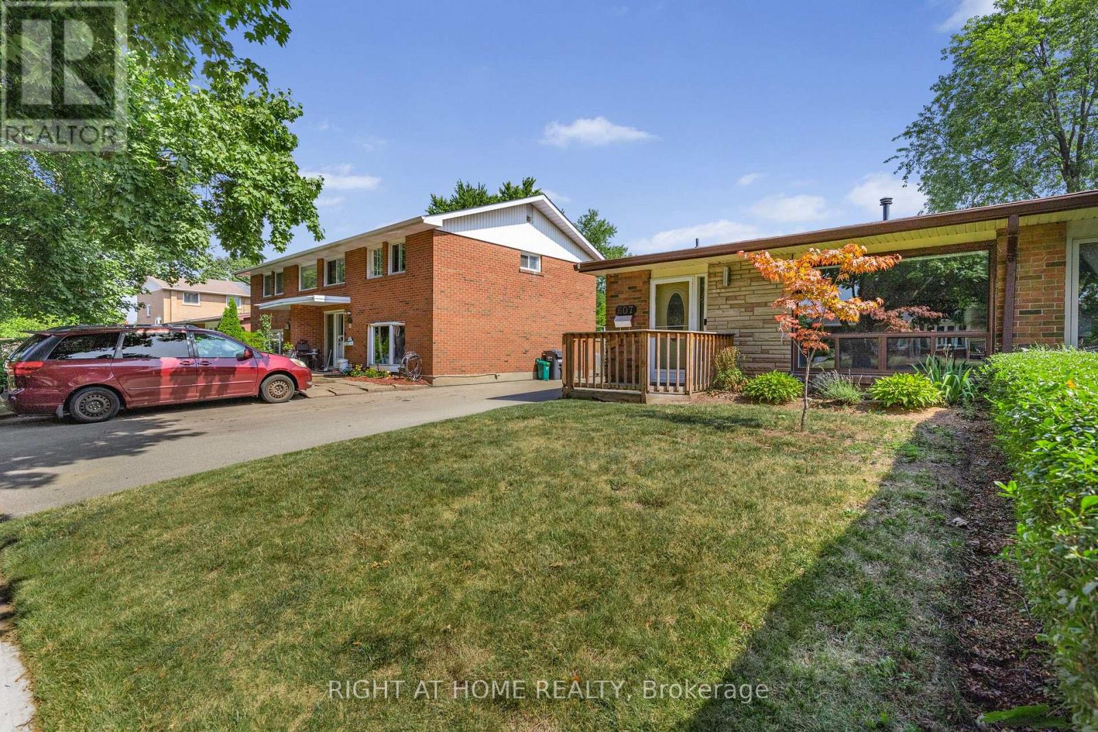 607 Turner Drive, Burlington, Ontario  L7L 2W8 - Photo 23 - W12368734
