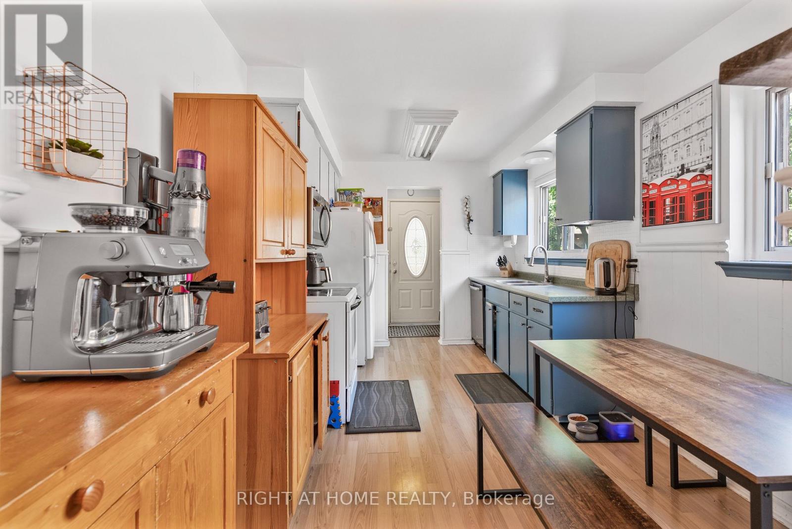 607 Turner Drive, Burlington, Ontario  L7L 2W8 - Photo 6 - W12368734