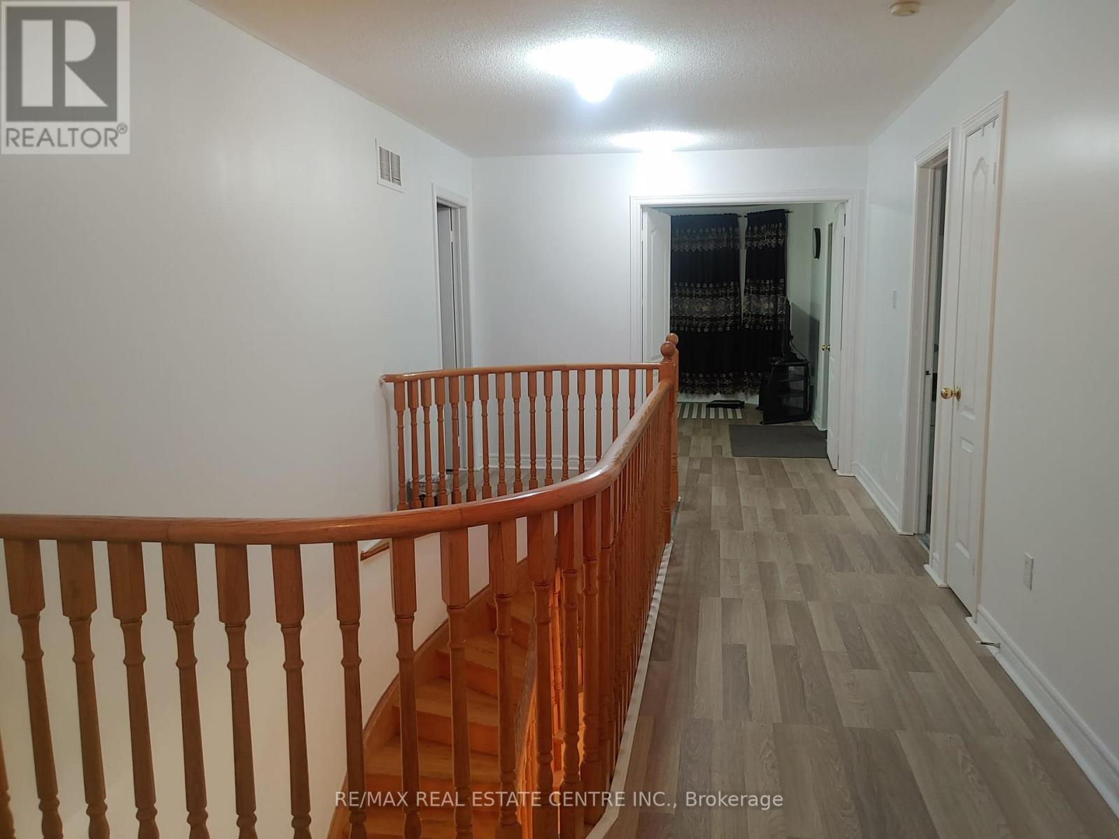 21 Sprucelands Avenue, Brampton, Ontario  L6R 1M5 - Photo 10 - W12350330