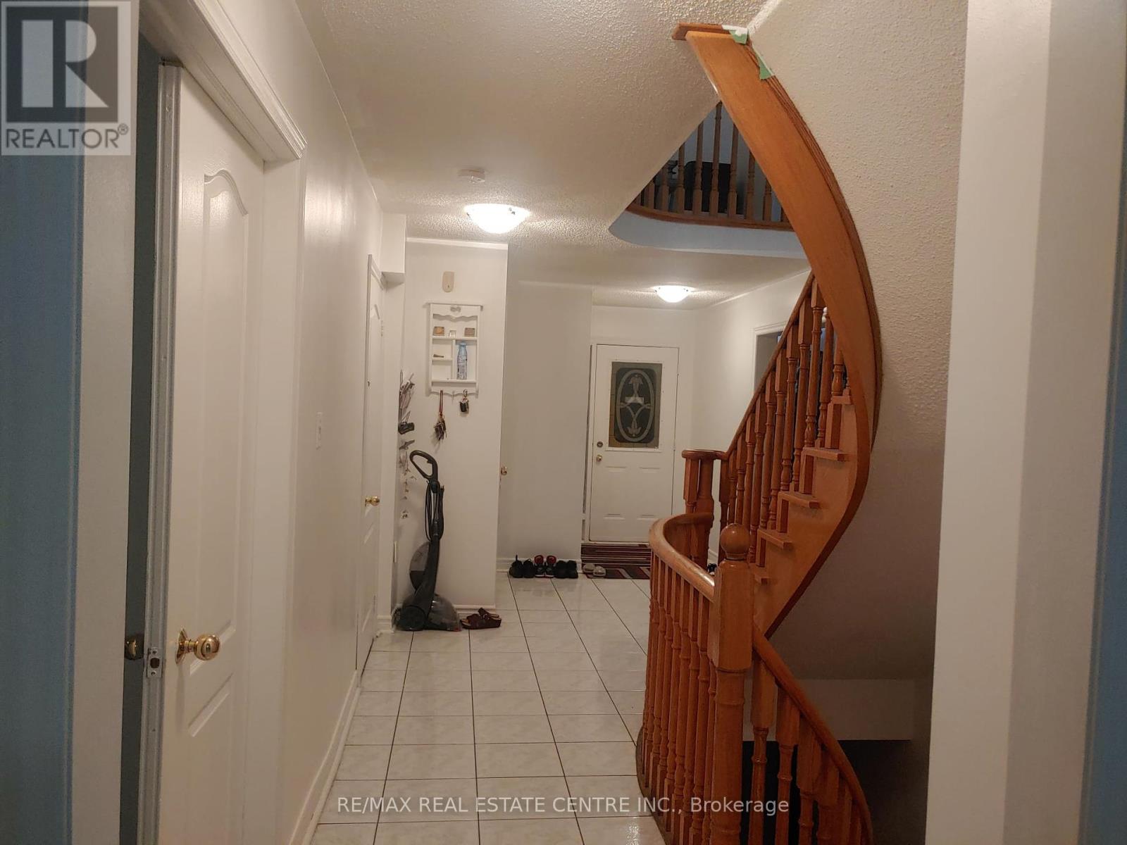 21 Sprucelands Avenue, Brampton, Ontario  L6R 1M5 - Photo 6 - W12350330