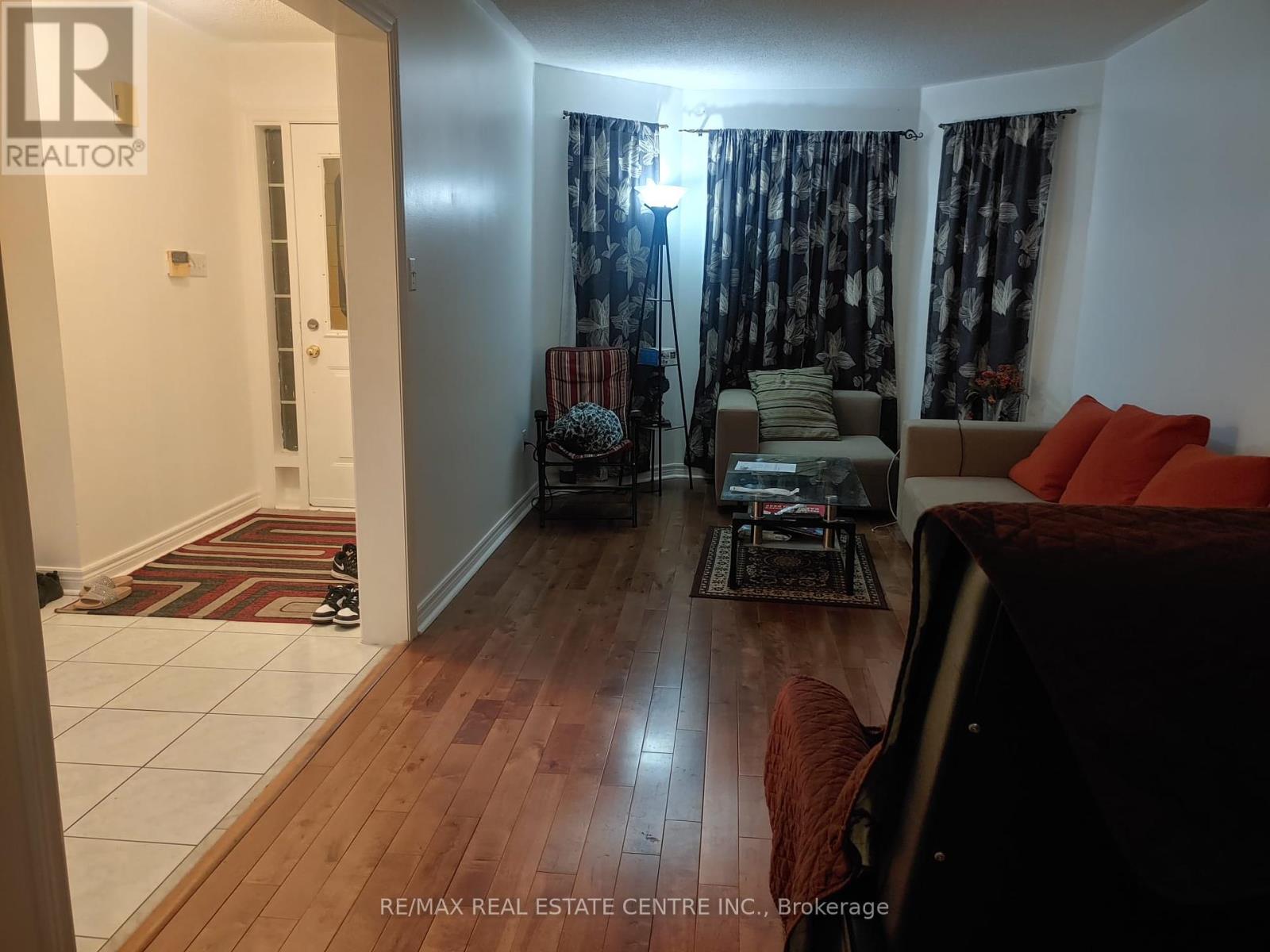 21 Sprucelands Avenue, Brampton, Ontario  L6R 1M5 - Photo 8 - W12350330
